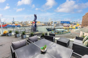 Harbours Edge - Luxury Apartment with Front-Line Harbour Views